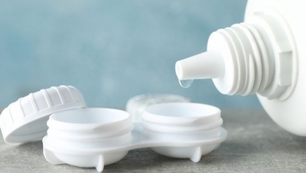 PÉČE O KONTAKTNÍ ČOČKY